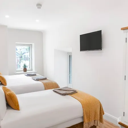 Gardiner House 3*
